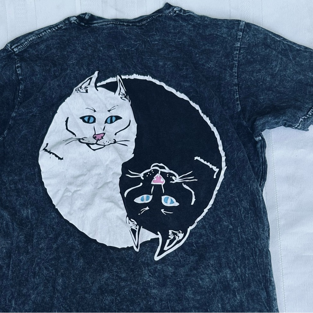 RipNDip cat print T-shirt yin & yang black & white men’s small unisex rip dip